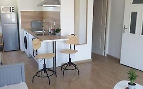 Studio refait à neuf Ave St Maurice